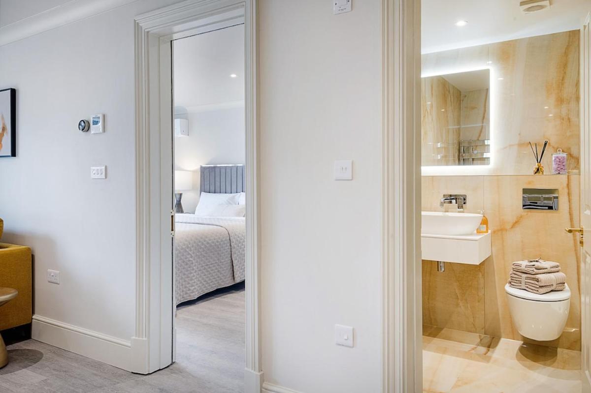 Hyde Park Suites-5 *